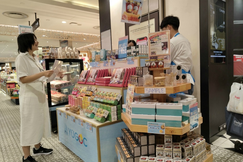 地下2階お土産エリアにYUGOCブースもあり！