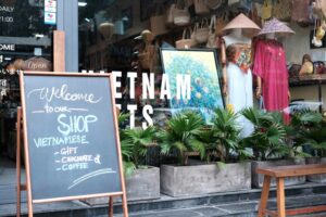 Hoa Lan Souvenir and Coffee Shop