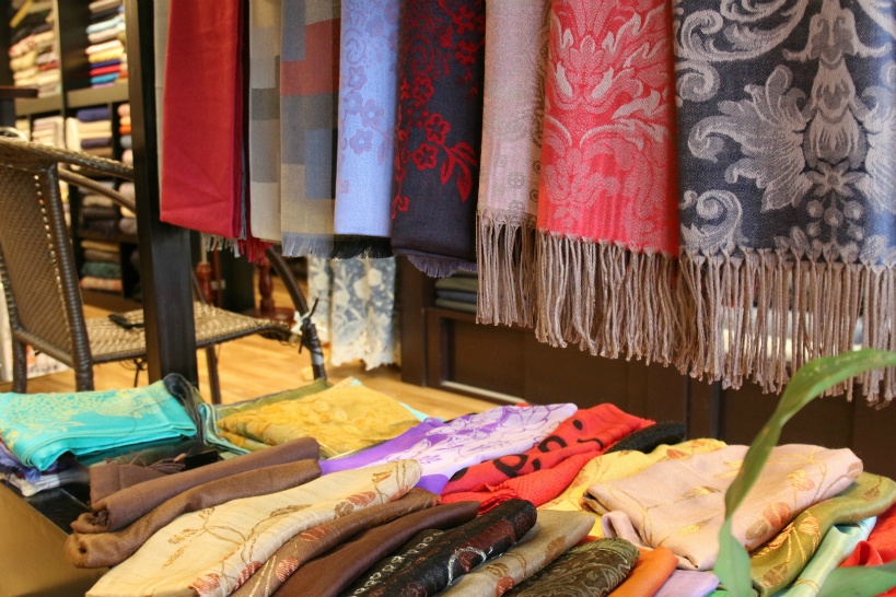 ホイアンの名産品「シルク製品」も高級土産として女性におすすめ!